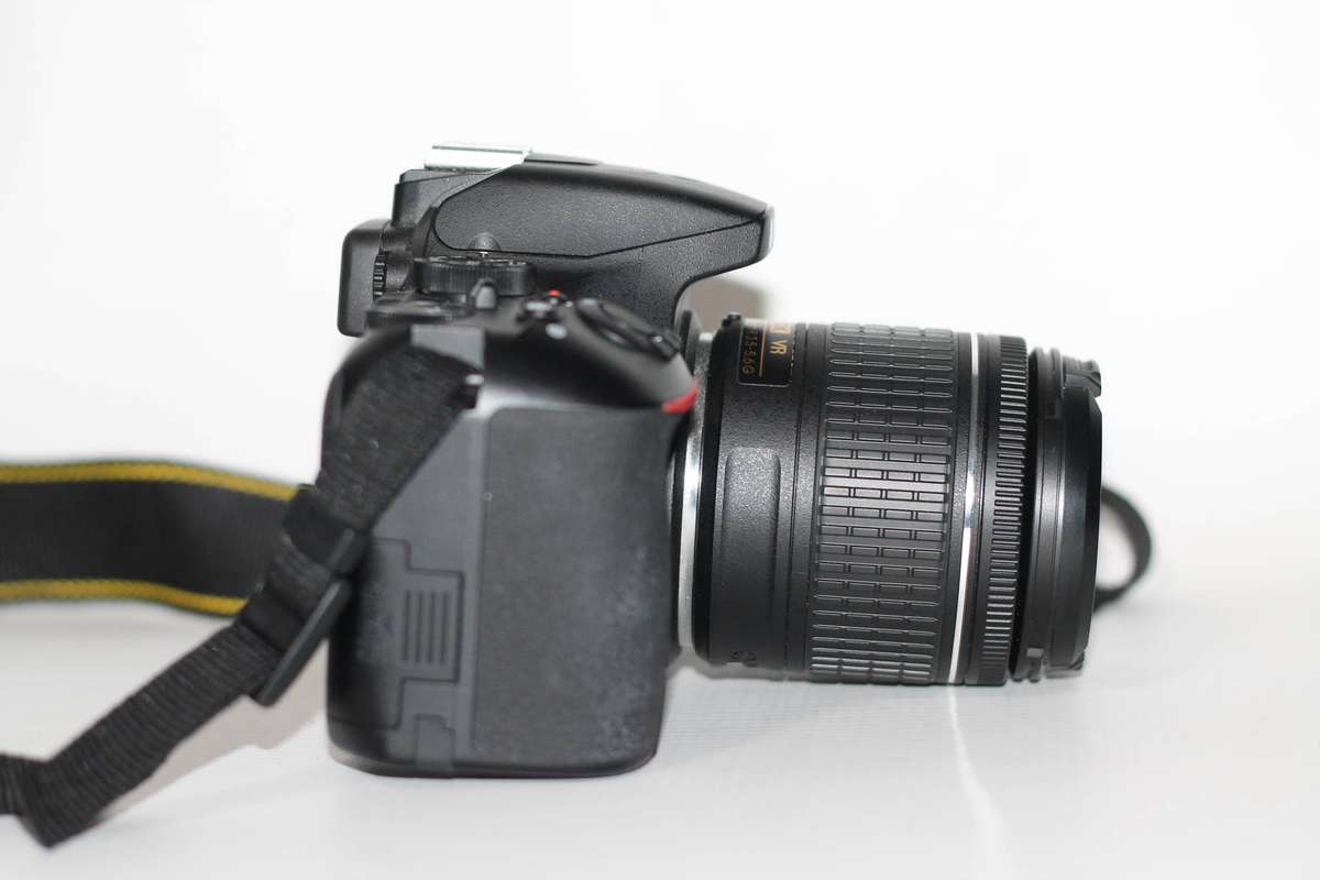 Nikon D3500 24MP DSLR Camera with 18-55mm Lens VR LENS , ONLY 6435 SHUTTER COUNT, COMING WITH A  BAG