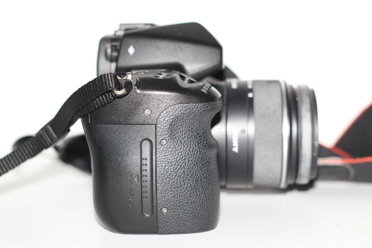 Sony Alpha DSLR A900 24.6 MP Digital Camera Body with  3.0" LCD Screen