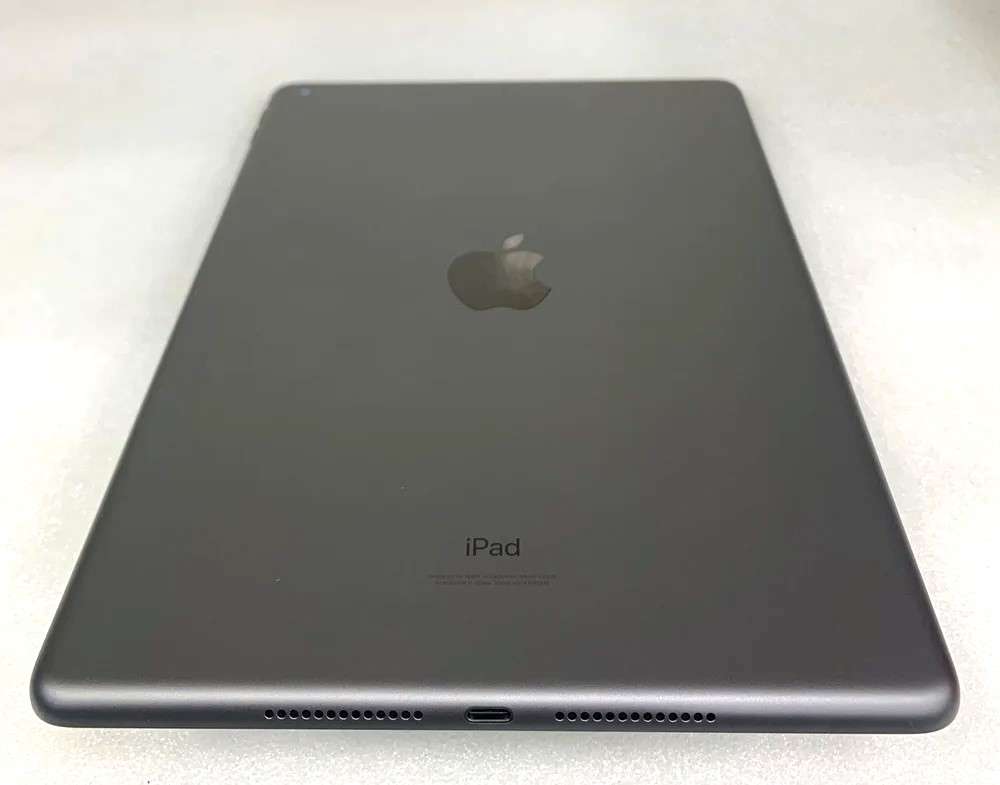 Apple iPad (9th Gen) | 10.2 Retina | A13 Chip | 64GB | Wi-Fi | 12MP Cam , NEW CONDITON , WITH BOX