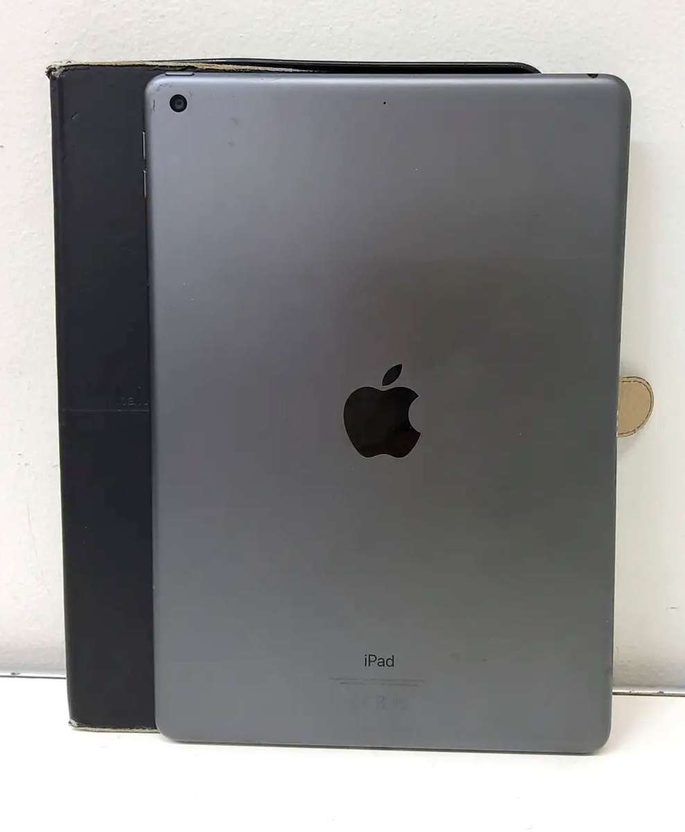 Apple iPad (9th Gen) | 10.2 Retina | A13 Chip | 64GB | Wi-Fi | 12MP Cam , NEW CONDITON , WITH BOX