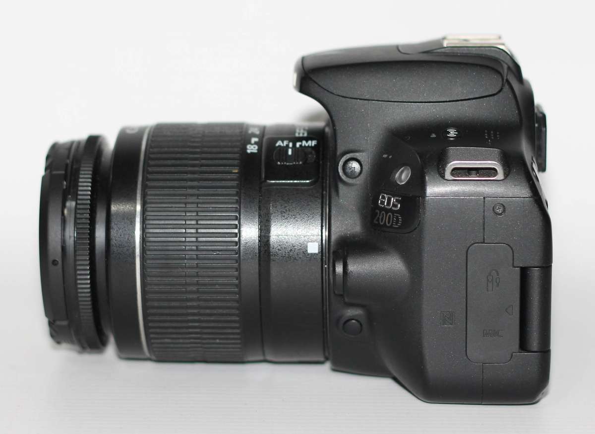 Canon 200D 24MP DSLR with 18-55mm f/3.5-5.6 III CANON Shoulder  BAG , BATTERY And Charger