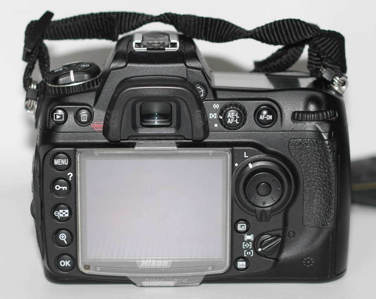 Nikon D300s 12.3MP CMOS Digital SLR Camera , HD 720p Video ( Body Only )