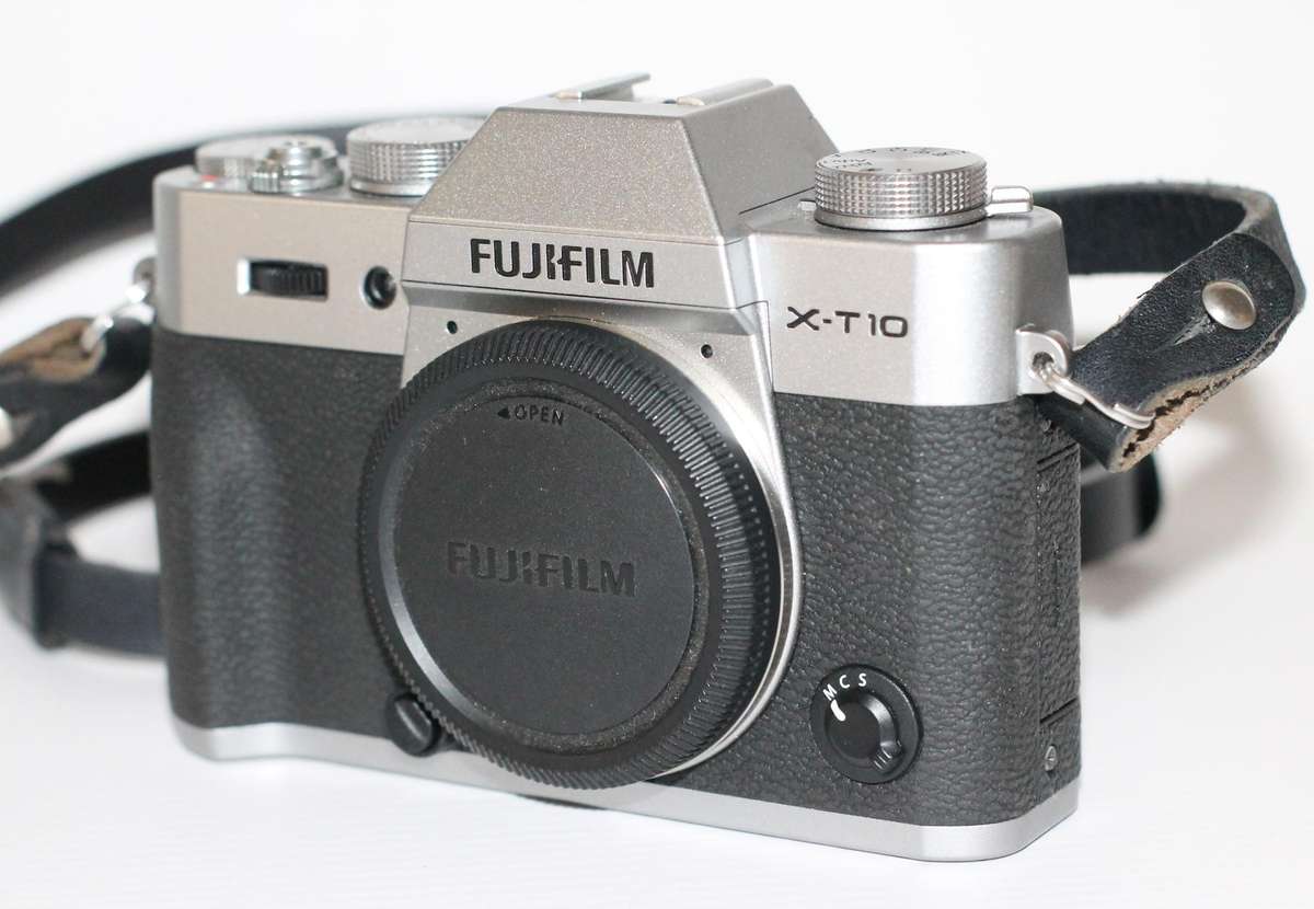 Fujifilm X-T10 Body Black Mirrorless Digital Camera
