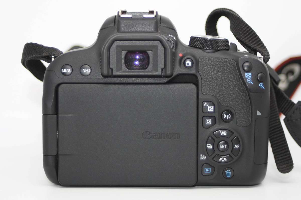 Canon EOS 800D 24.2MP, DSLR with 18-55mm f/4-5.6 IS STM Lens