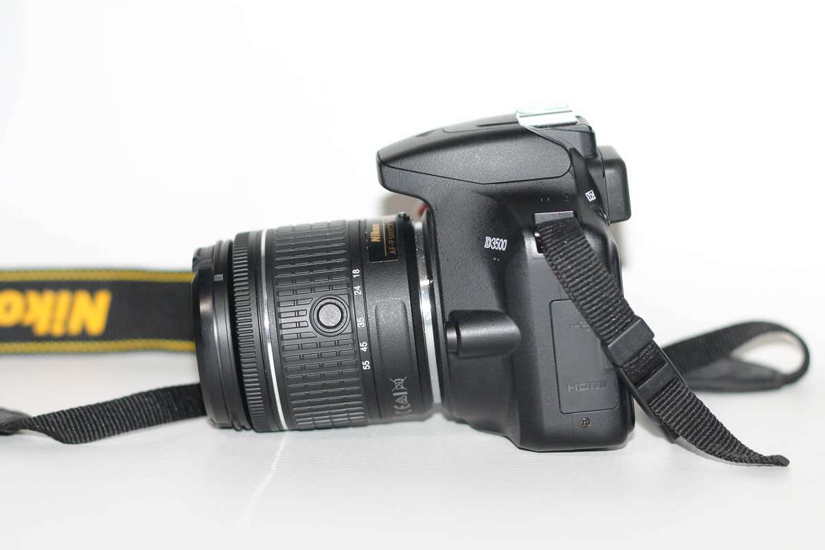 Nikon D3500 24MP DSLR Camera with 18-55mm Lens VR LENS , ONLY 6435 SHUTTER COUNT, COMING WITH A  BAG