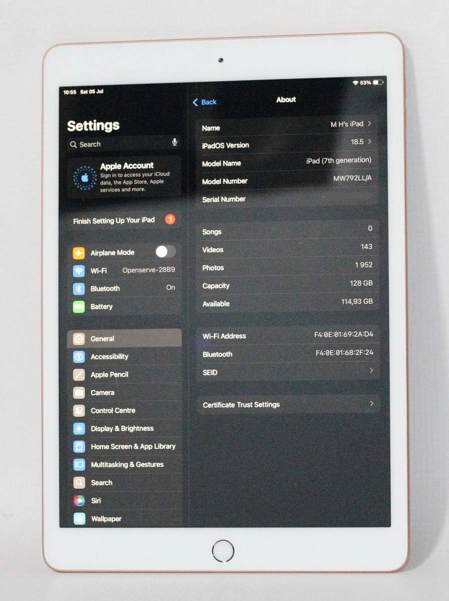 Apple iPad 2019 7th Gen 128gb , 10.2 inch, Wi-Fi + Cellular