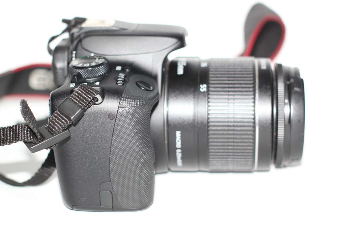 CANON EOS 100D, 18MP DSLR, FULL HD MOVIES , 18-55MM ZOOM LENS EXCELLENT CONDITION