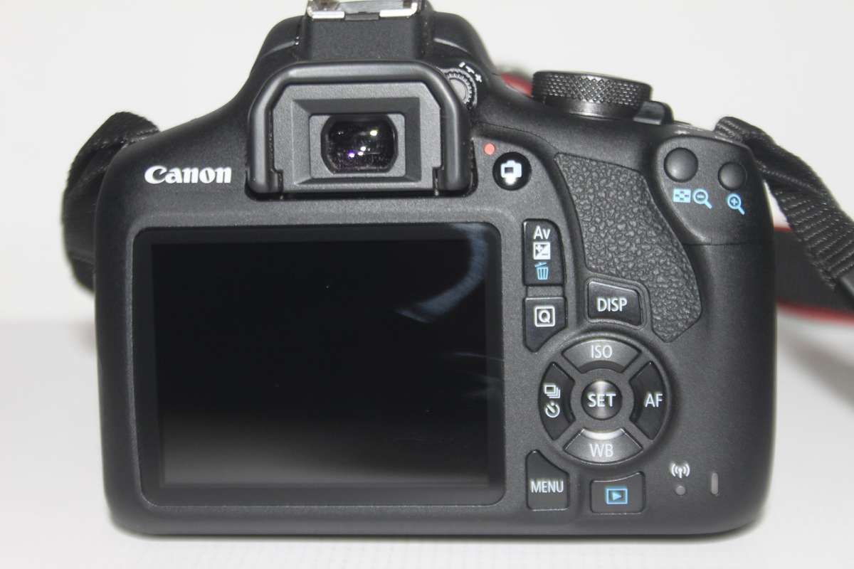 Canon 2000D 24MP DSLR with 18-55mm f/3.5-5.6 III With Shoulder  BAG AND 16GB SD CARD