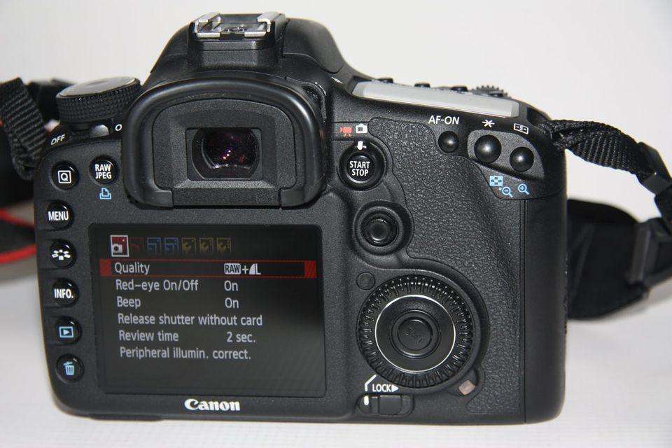 Canon 7D 18MP PROFESSIONAL Digital SLR Camera (BODY)