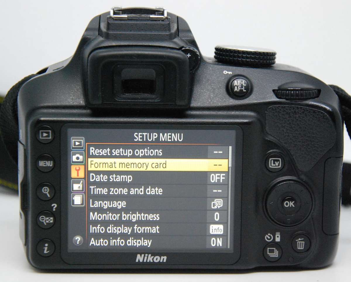 Nikon D3400 24MP DSLR with AF-P 18-55mm Zoom  Lens , CHARGER And NIKON BAG, Low Shutter count