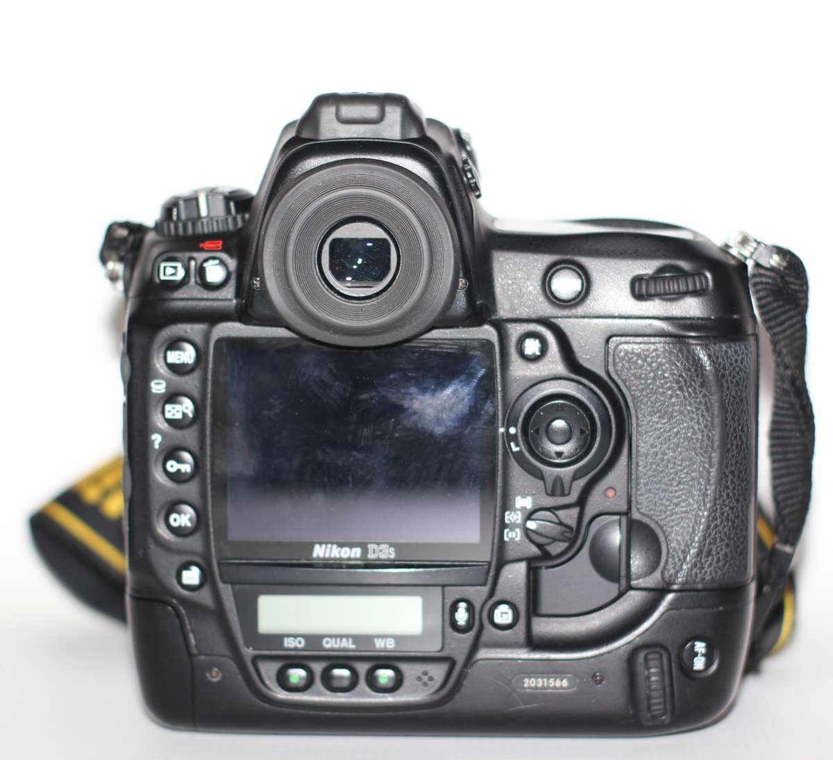 Nikon D3S 12.1 MP CMOS Digital SLR Camera with 3.0-Inch LCD and 24fps 720p HD Video Capability (Body