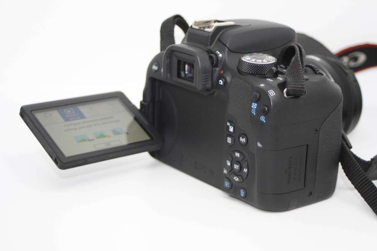 Canon EOS 800D 24.2MP, DSLR with 18-55mm f/4-5.6 IS STM Lens