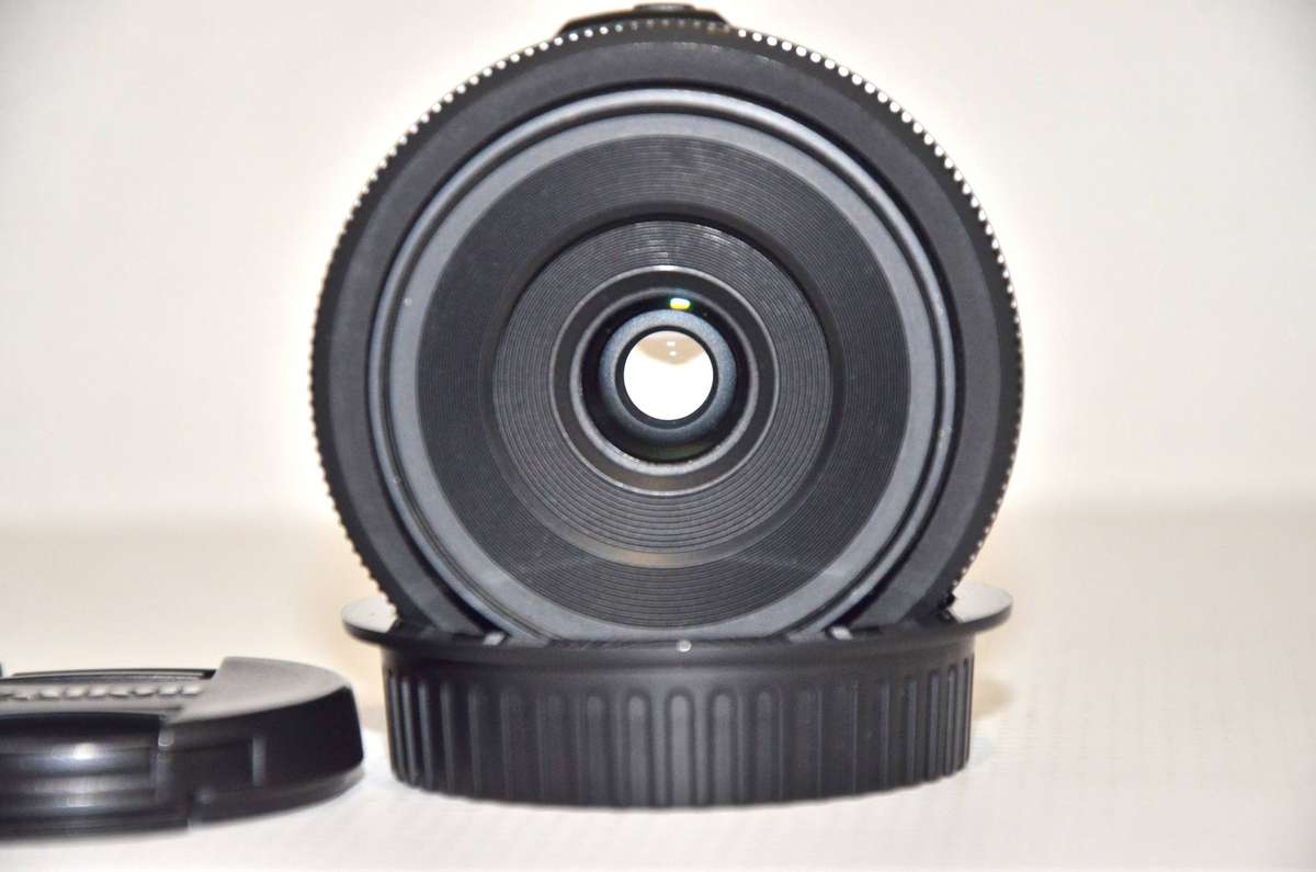Canon EF-S 24mm f/2.8 STM Pancake Lens