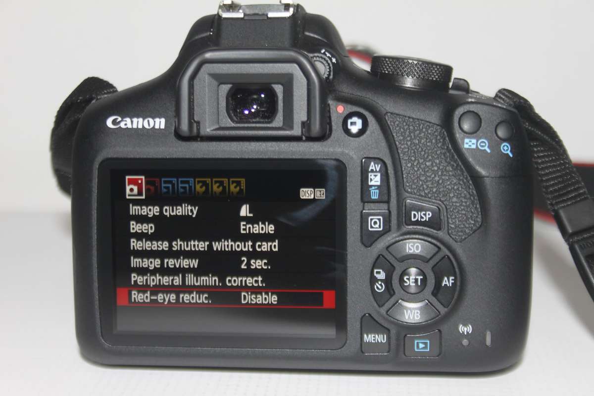 Canon 2000D 24MP DSLR with 18-55mm f/3.5-5.6 III With Shoulder  BAG AND 16GB SD CARD