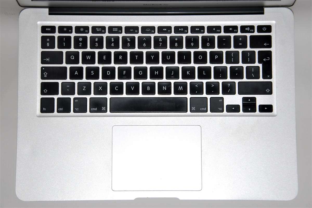 MACBOOK AIR ,CORE I5-4260U,1.40GHz,4GB RAM ,256GB SSD WITH MICROSOFT OFFICE , FINAL CUT PRO , ADOBE