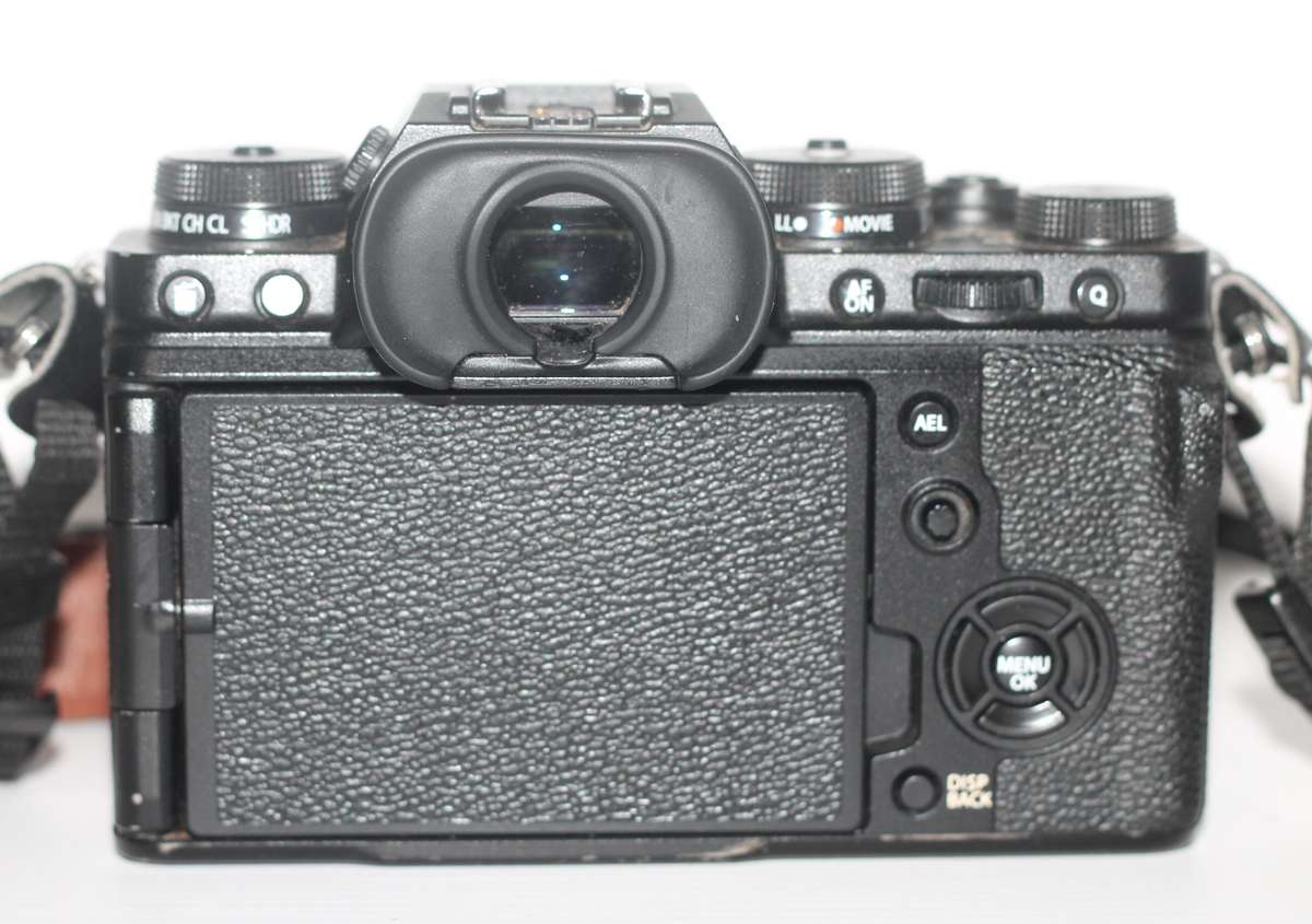 Fujifilm X-T4 Mirrorless Digital Camera (Black) (Body Only) Low Shutter count 2150