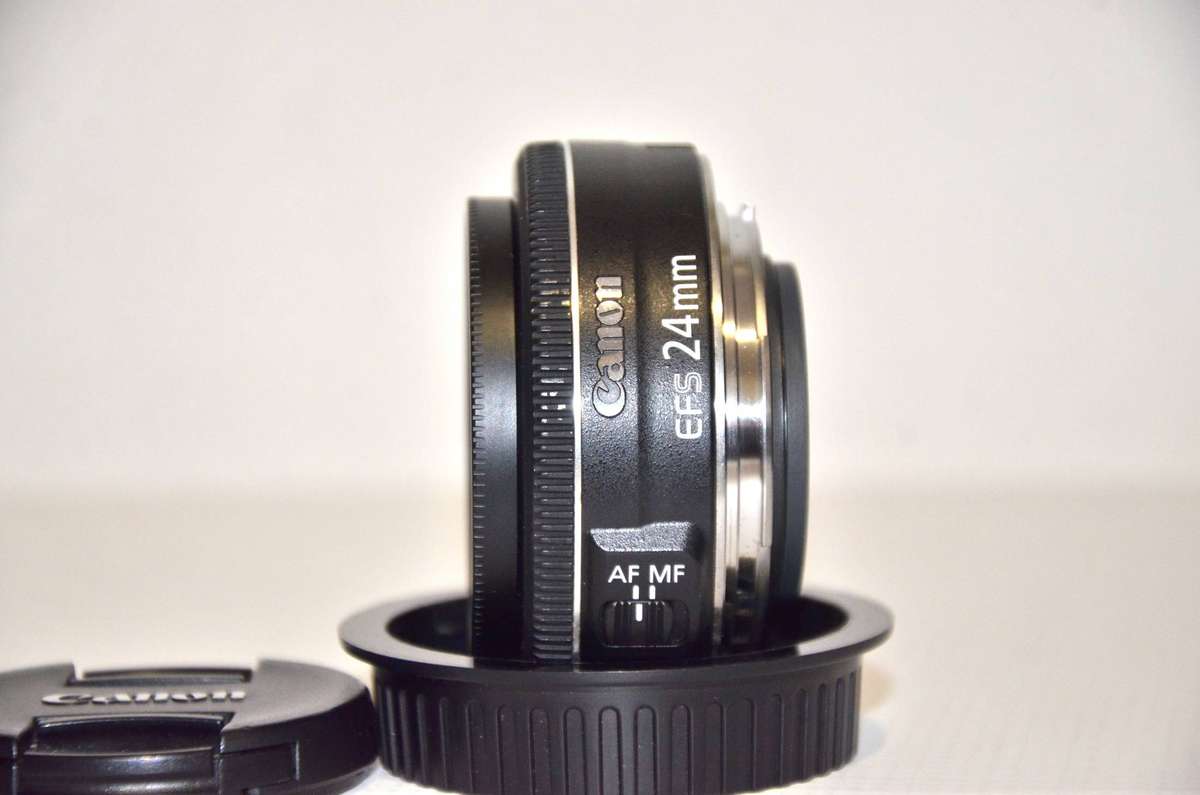 Canon EF-S 24mm f/2.8 STM Pancake Lens