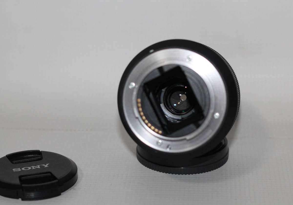 Sony FE 28-70mm f/3.5-5.6 OSS Lens (E Mount)