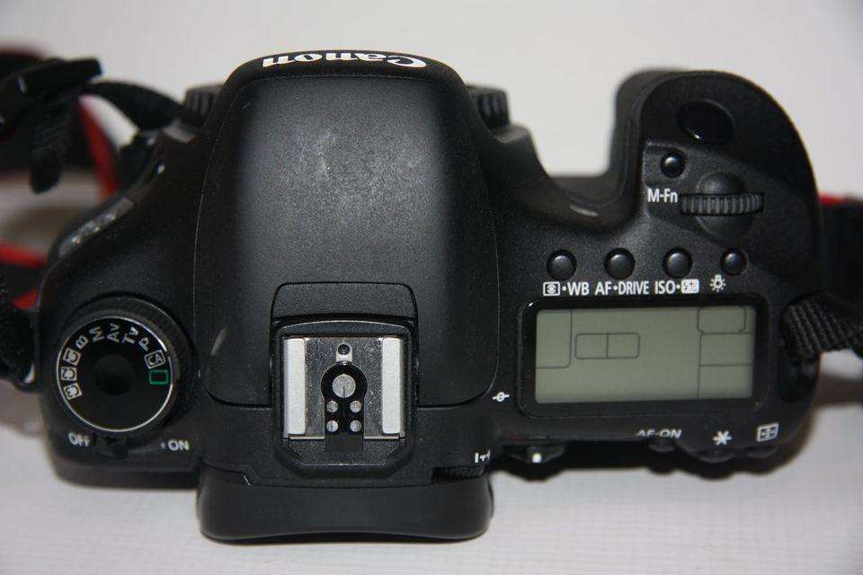 Canon 7D 18MP PROFESSIONAL Digital SLR Camera (BODY)