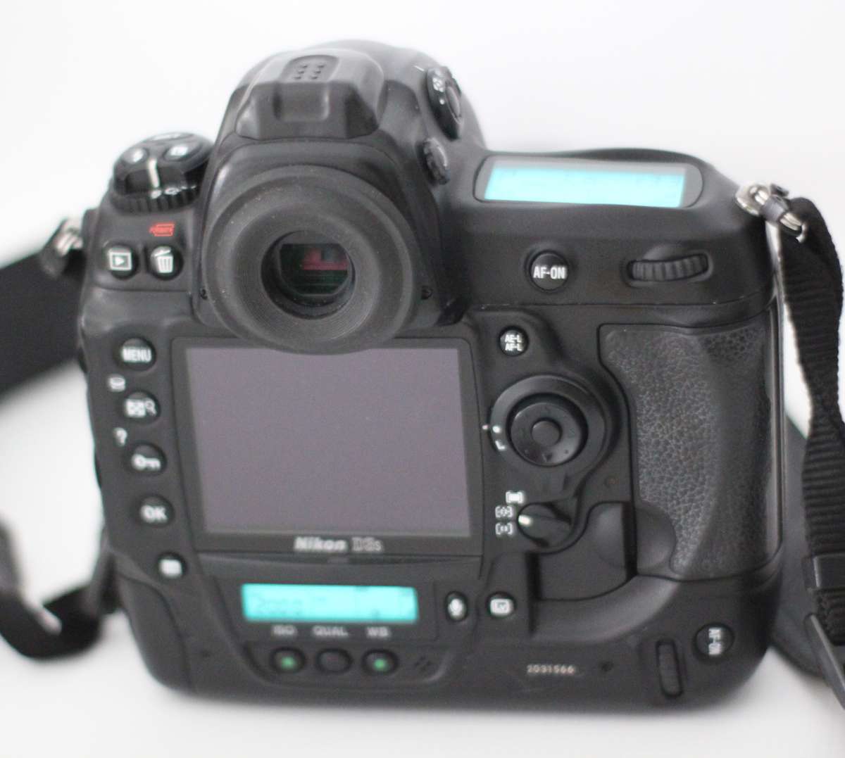 Nikon D3S 12.1 MP CMOS Digital SLR Camera with 3.0-Inch LCD and 24fps 720p HD Video Capability (Body