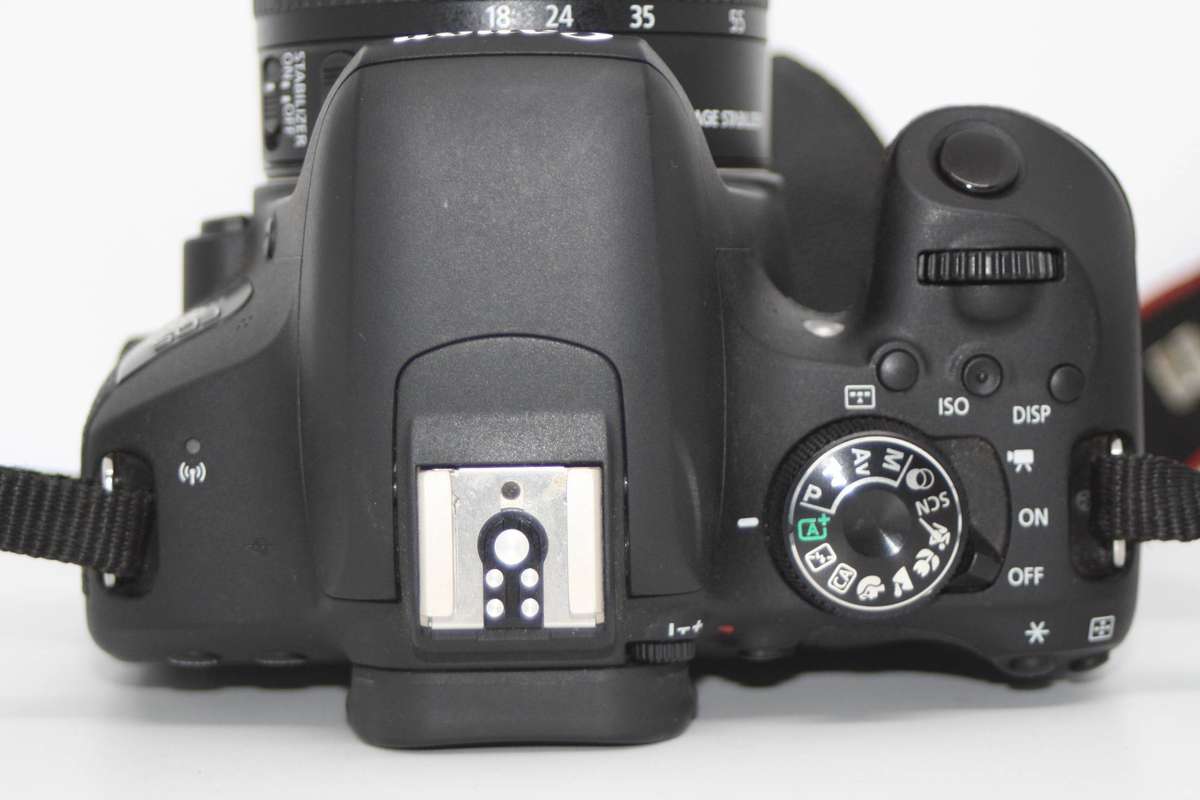 Canon EOS 800D 24.2MP, DSLR with 18-55mm f/4-5.6 IS STM Lens