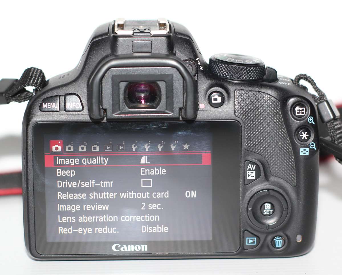 CANON EOS 100D, 18MP DSLR, FULL HD MOVIES , 18-55MM ZOOM LENS EXCELLENT CONDITION