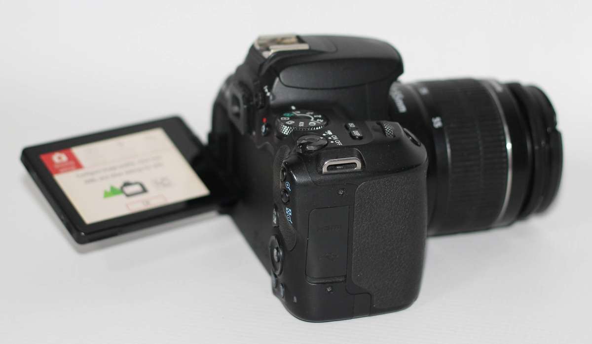 Canon 200D 24MP DSLR with 18-55mm f/3.5-5.6 III CANON Shoulder  BAG , BATTERY And Charger