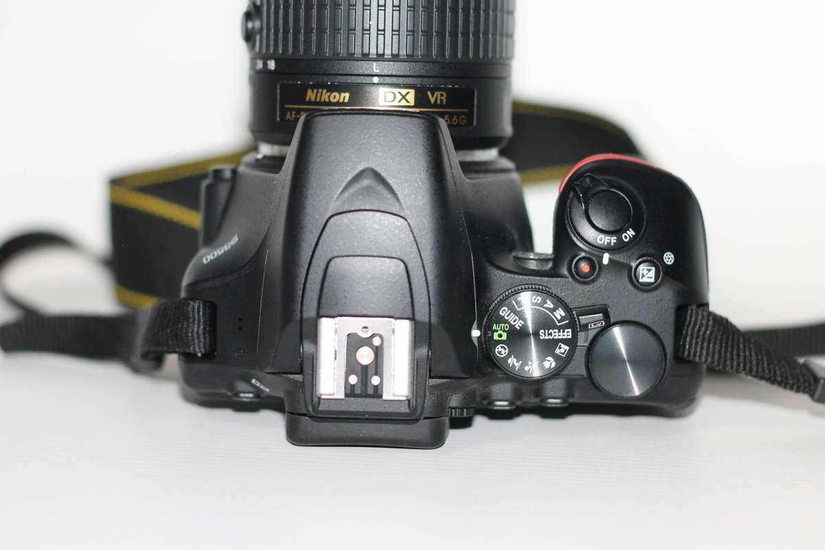 Nikon D3500 24MP DSLR Camera with 18-55mm Lens VR LENS , ONLY 6435 SHUTTER COUNT, COMING WITH A  BAG