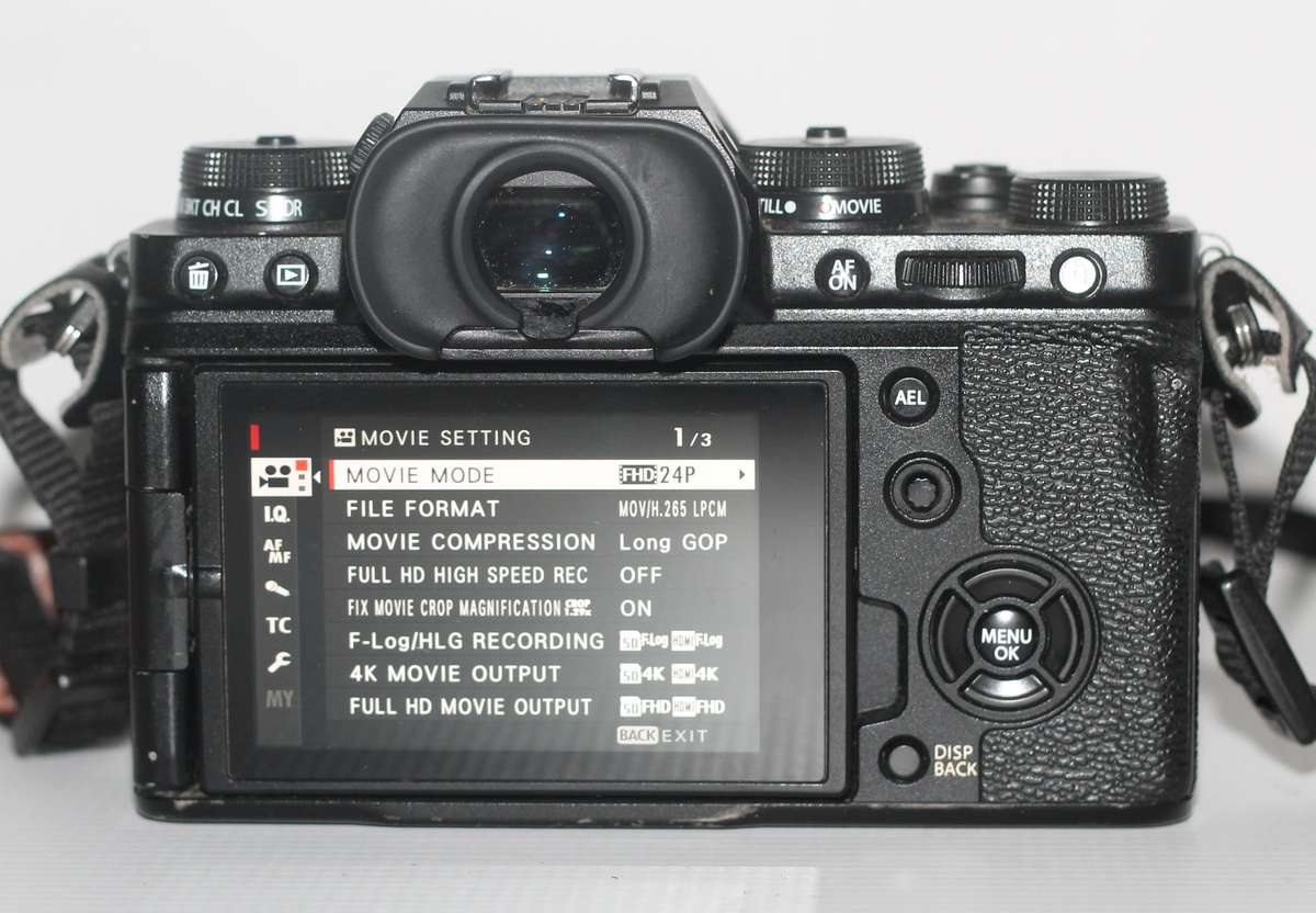 Fujifilm X-T4 Mirrorless Digital Camera (Black) (Body Only) Low Shutter count 2150