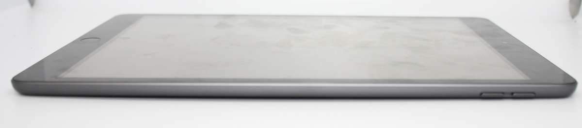 Apple iPad 8th Gen WiFi Cellular 32GB Space Grey in Excellent condition
