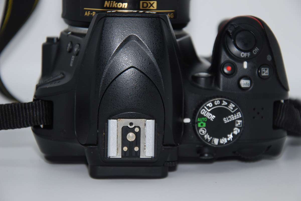 Nikon D3400 24MP DSLR ,FULL HD MOVIES with AF-P 18-55mm Lens ,VERY GOOD CONDITION. LOW SHUTTER(2050)