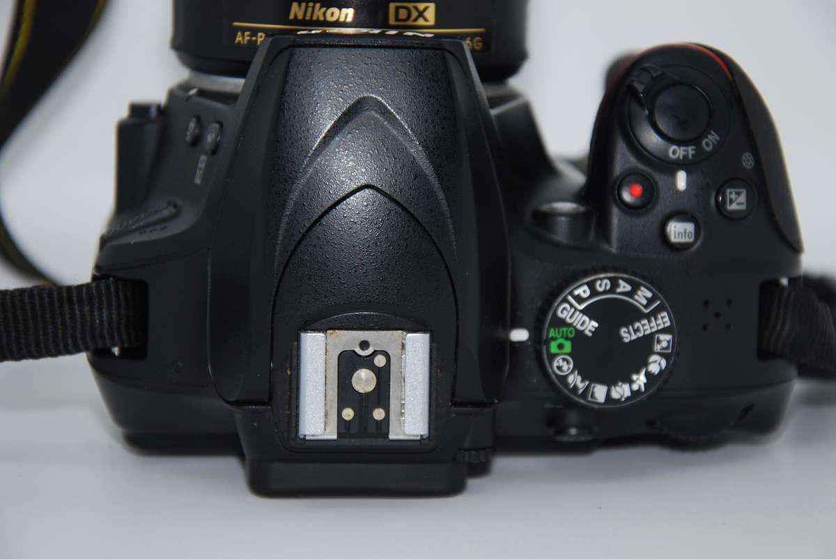 Nikon D3400 24MP DSLR with AF-P 18-55mm Zoom  Lens , CHARGER And NIKON BAG, Low Shutter count