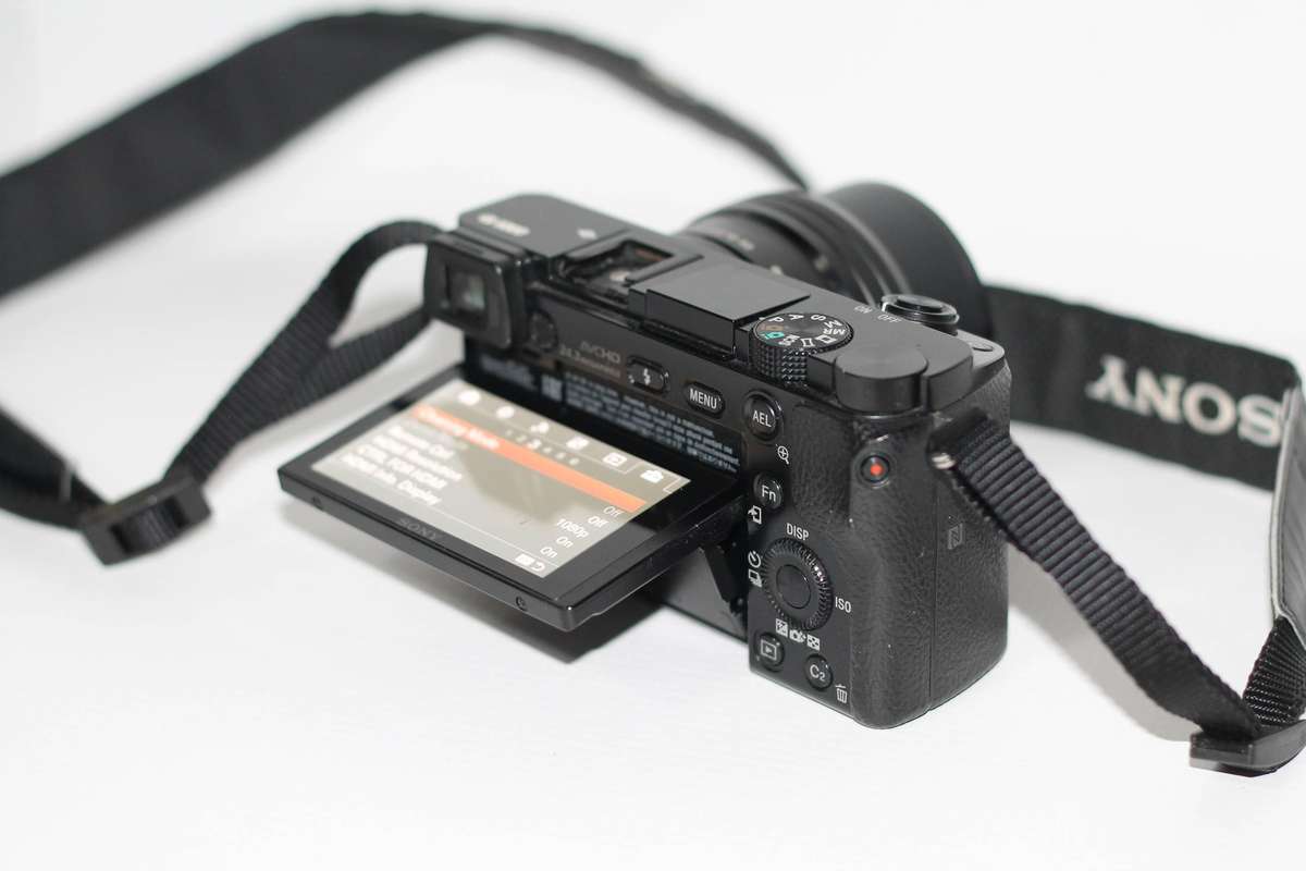 Sony Alpha A6000 Digital Camera 24.3MP SLR , With Sony E 16-50mm f/3.5-5.6 OSS PZ Lens