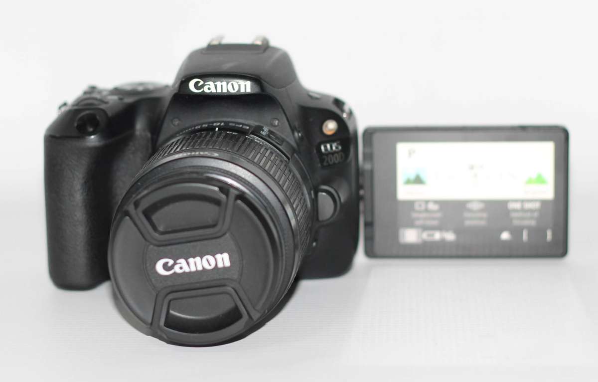 Canon 200D 24MP DSLR with 18-55mm f/3.5-5.6 III CANON Shoulder  BAG , BATTERY And Charger