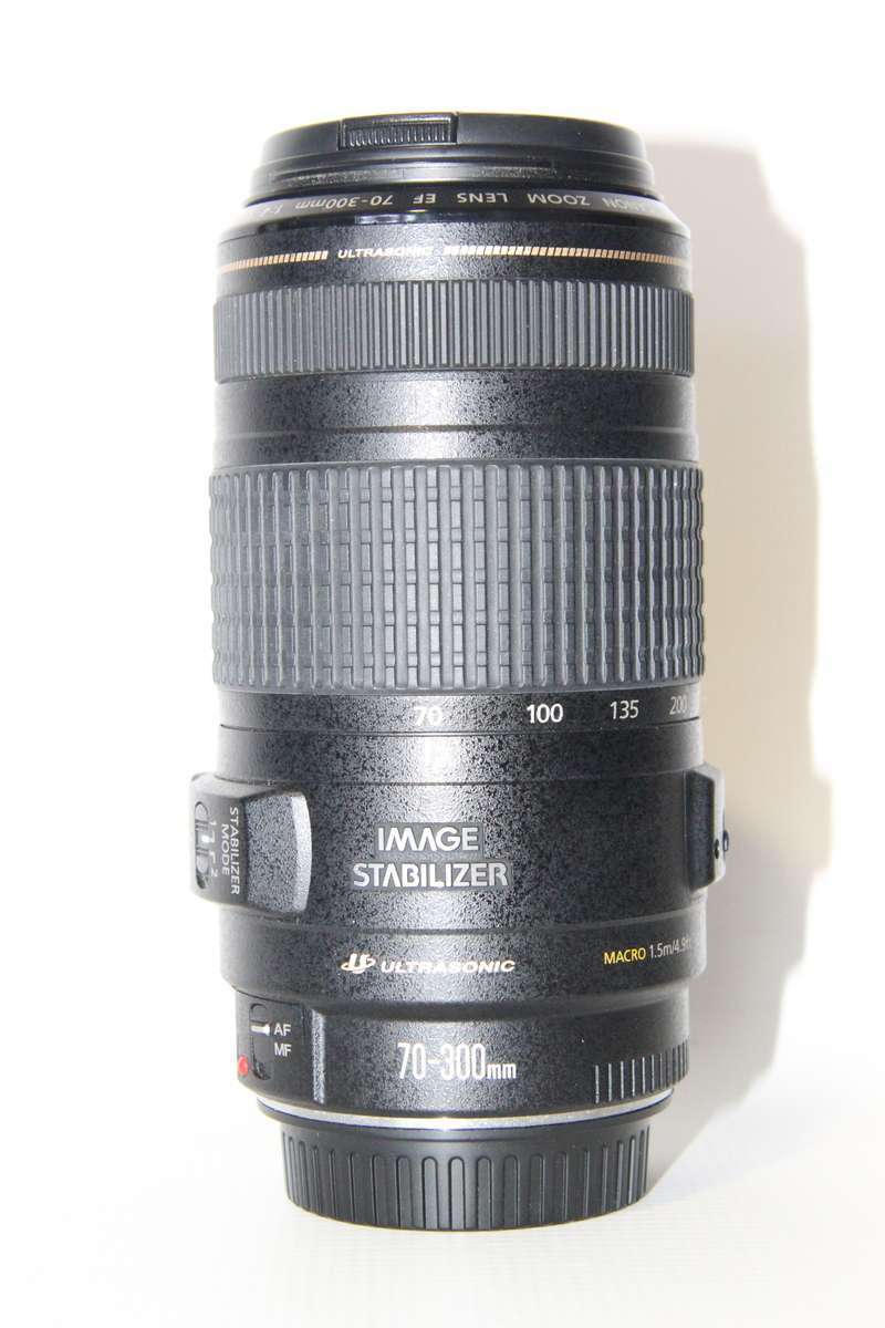 Canon EF 70-300mm f/4-5.6 IS USM Lens IN VERY GOOD CONDITION