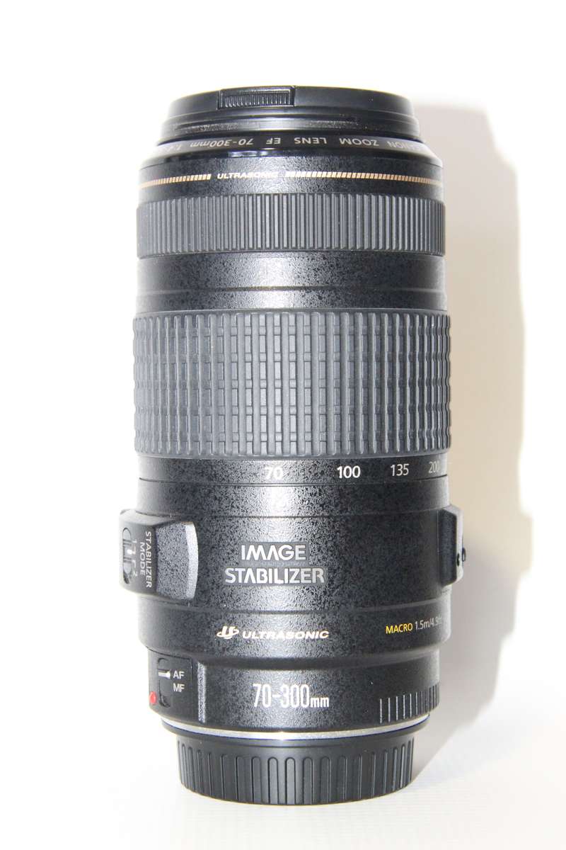 Canon EF 70-300mm f/4-5.6 IS USM Lens IN VERY GOOD CONDITION