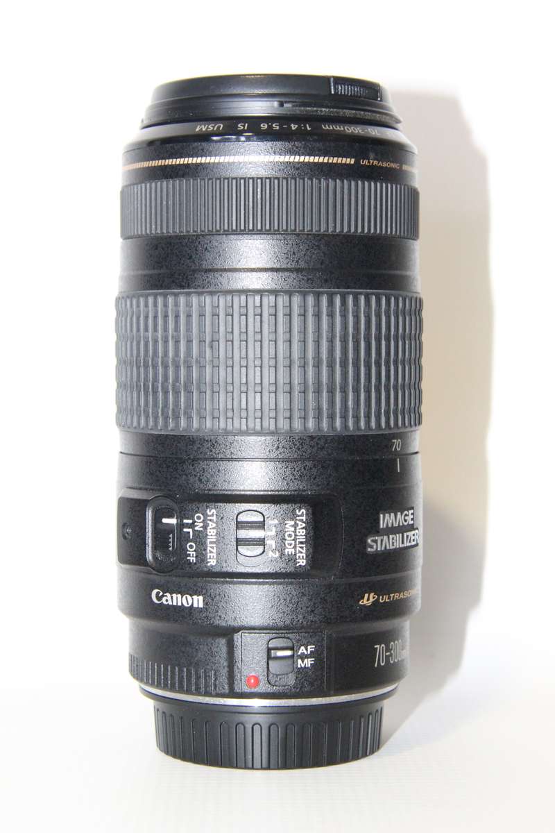 Canon EF 70-300mm f/4-5.6 IS USM Lens IN VERY GOOD CONDITION