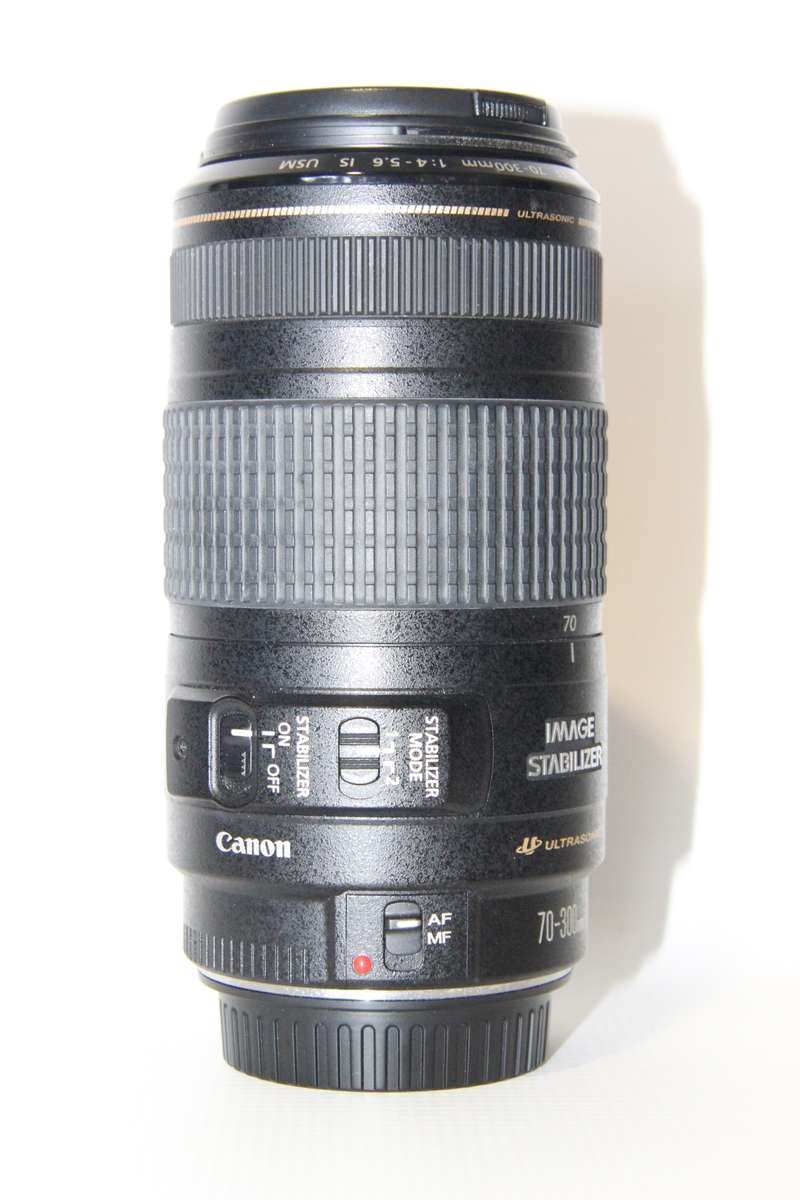 Canon EF 70-300mm f/4-5.6 IS USM Lens IN VERY GOOD CONDITION