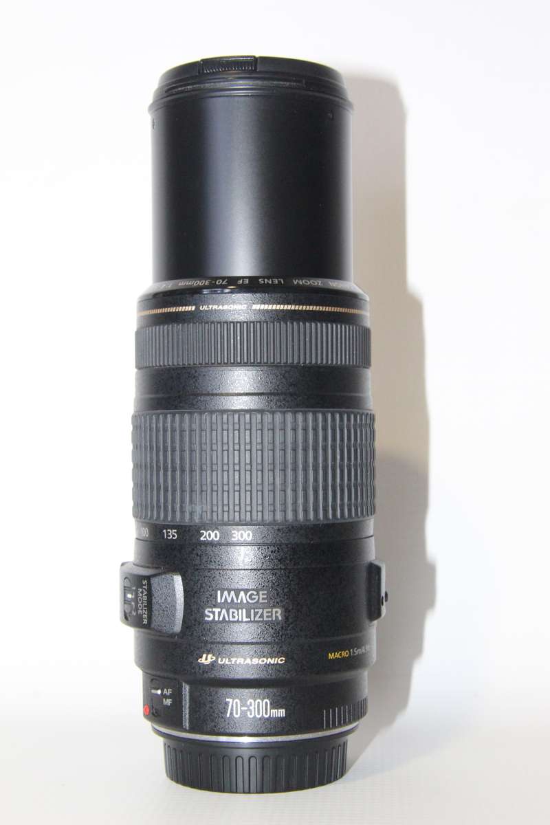 Canon EF 70-300mm f/4-5.6 IS USM Lens IN VERY GOOD CONDITION