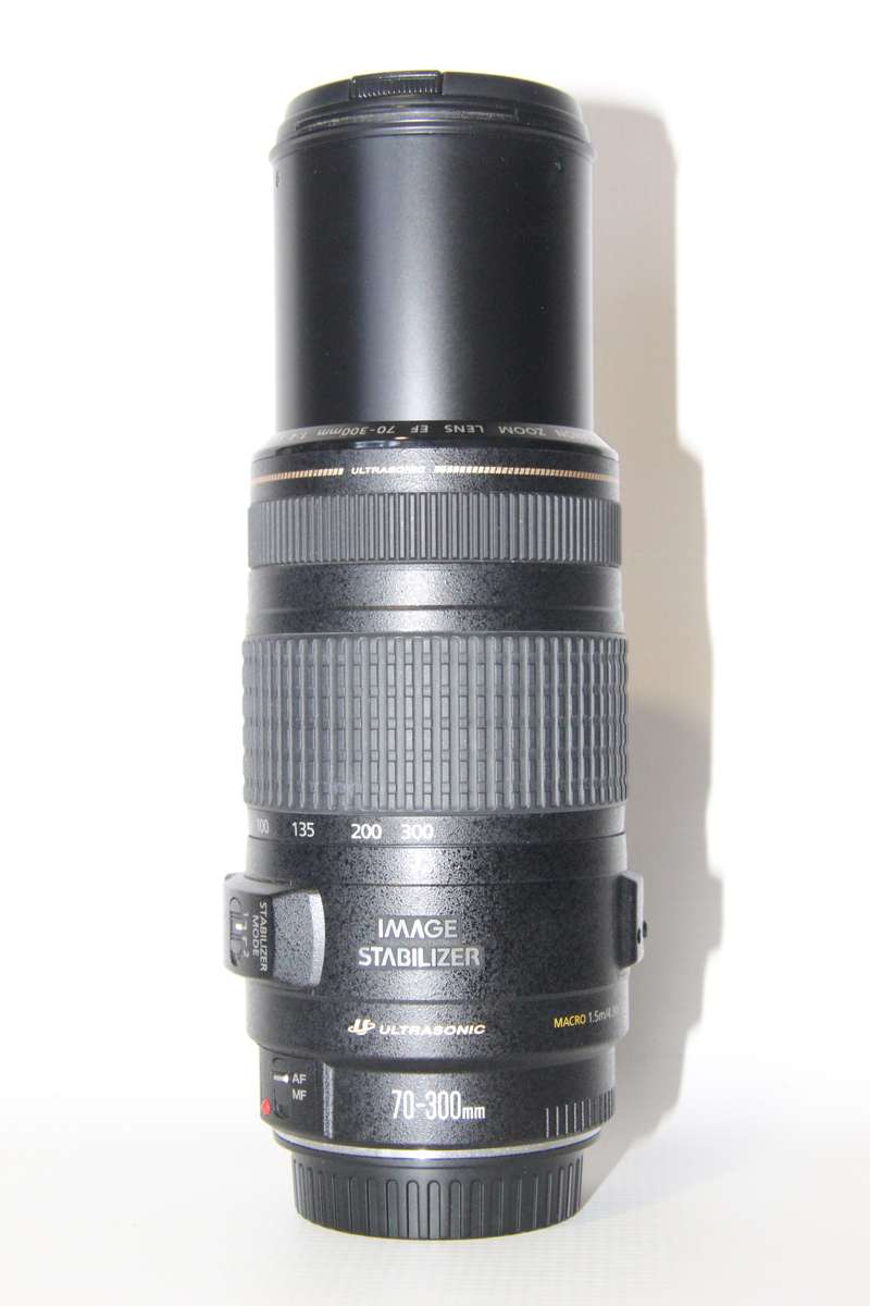 Canon EF 70-300mm f/4-5.6 IS USM Lens IN VERY GOOD CONDITION