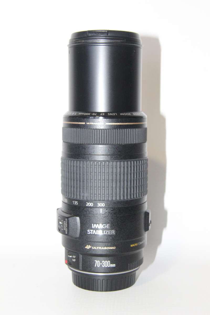 Canon EF 70-300mm f/4-5.6 IS USM Lens IN VERY GOOD CONDITION