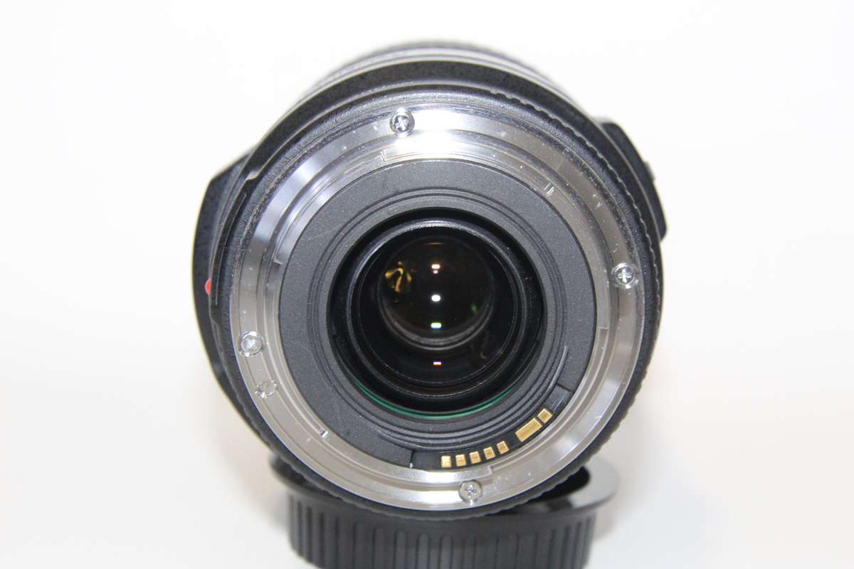 Canon EF 70-300mm f/4-5.6 IS USM Lens IN VERY GOOD CONDITION