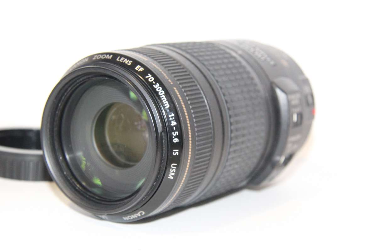 Canon EF 70-300mm f/4-5.6 IS USM Lens IN VERY GOOD CONDITION