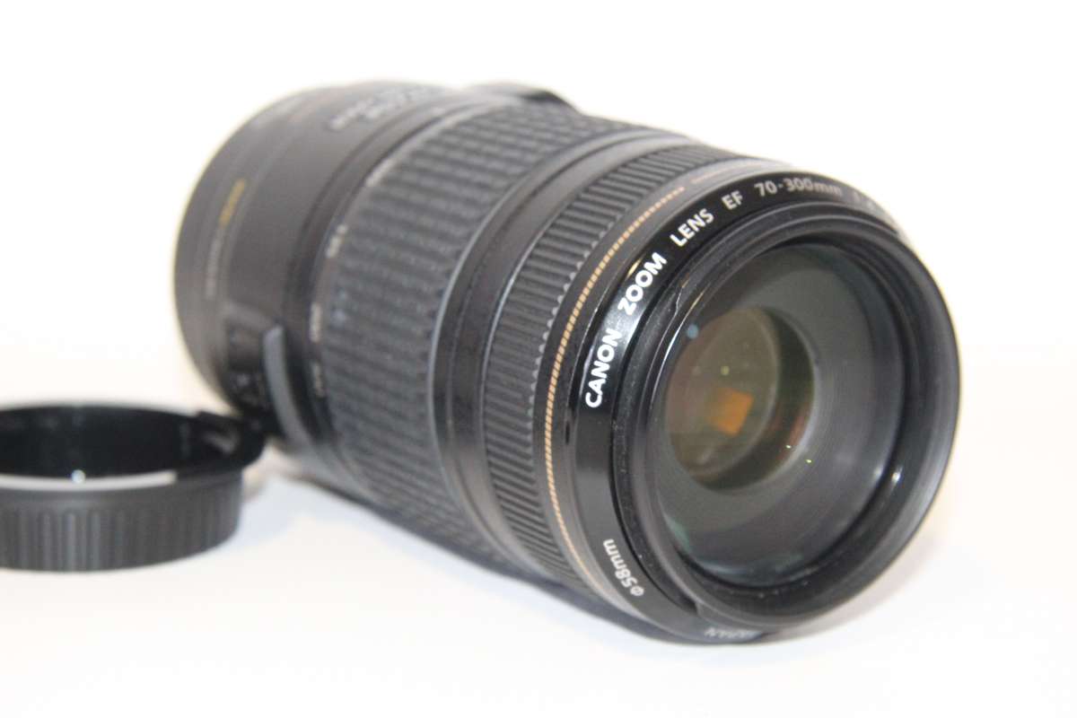 Canon EF 70-300mm f/4-5.6 IS USM Lens IN VERY GOOD CONDITION