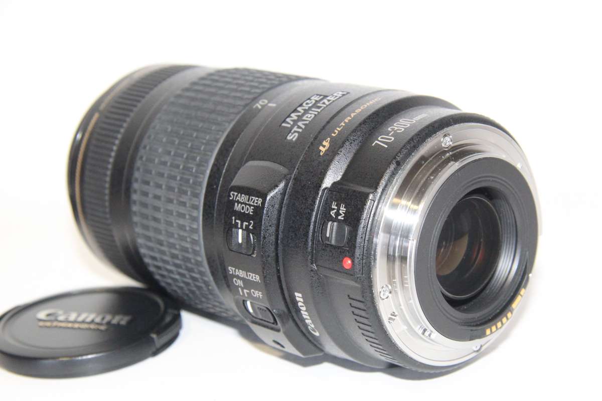 Canon EF 70-300mm f/4-5.6 IS USM Lens IN VERY GOOD CONDITION
