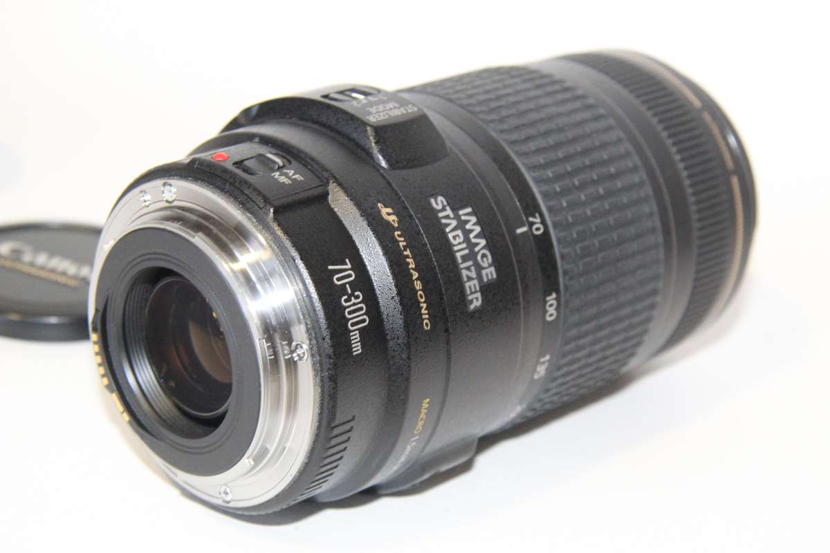 Canon EF 70-300mm f/4-5.6 IS USM Lens IN VERY GOOD CONDITION