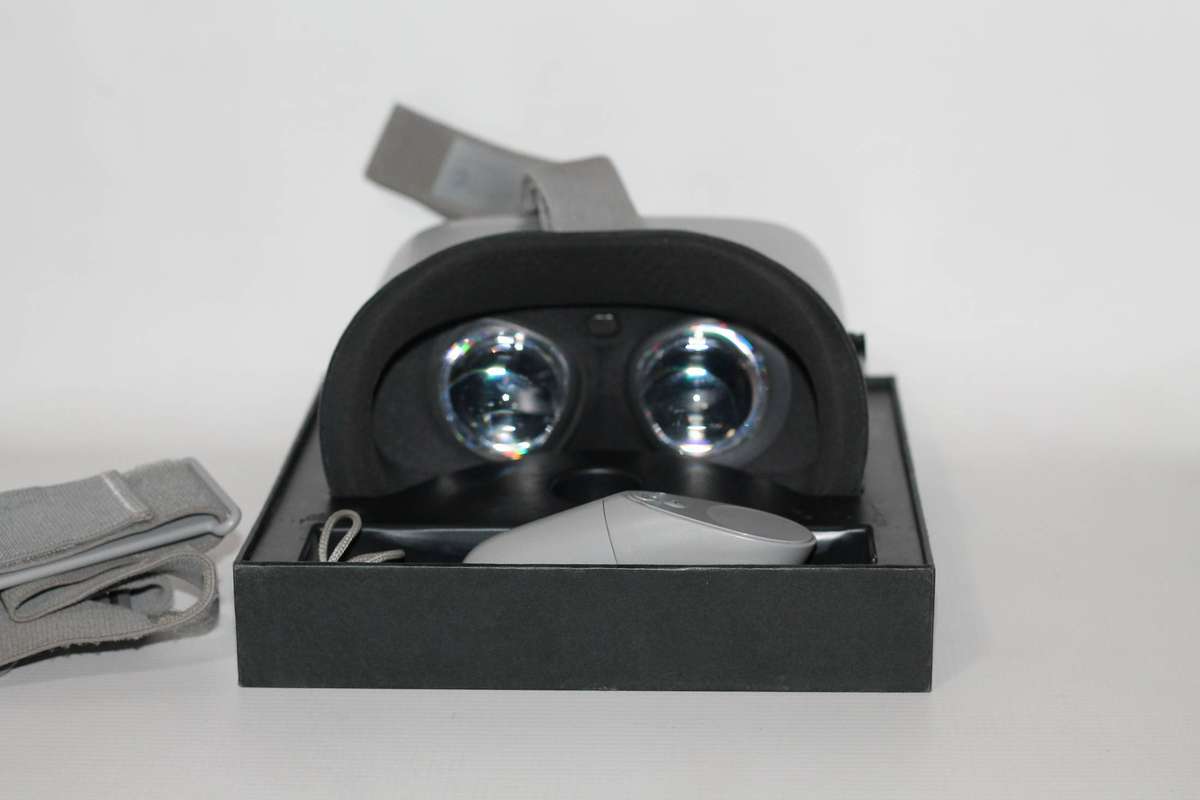 Oculus Go Standalone Virtual Reality Headset - 32GB