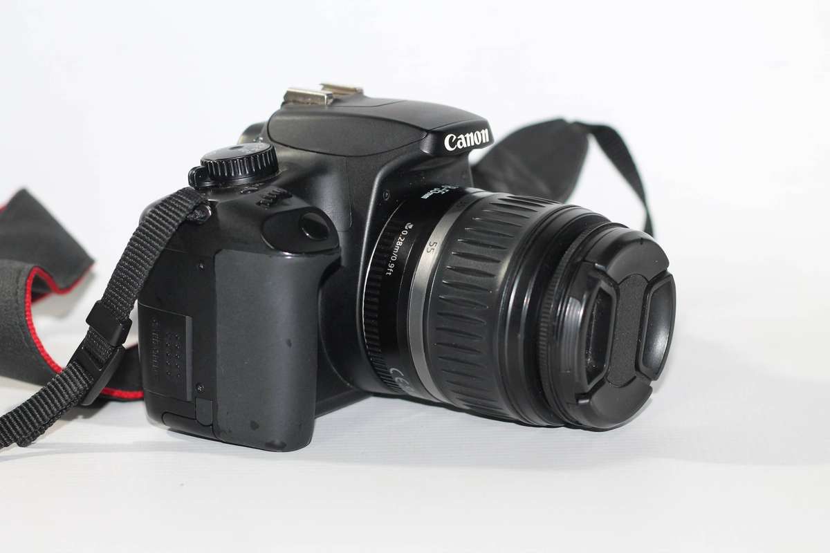 Canon EOS Rebel XS (1000D) SLR Digital Camera (Black) with 18-55mm IS Lens Kit