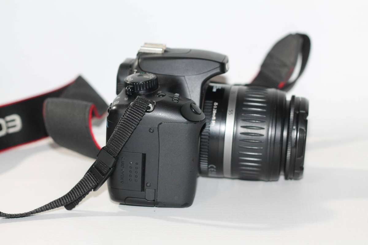 Canon EOS Rebel XS (1000D) SLR Digital Camera (Black) with 18-55mm IS Lens Kit