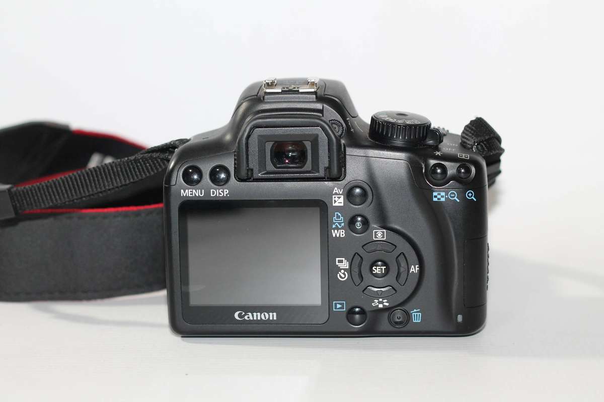 Canon EOS Rebel XS (1000D) SLR Digital Camera (Black) with 18-55mm IS Lens Kit